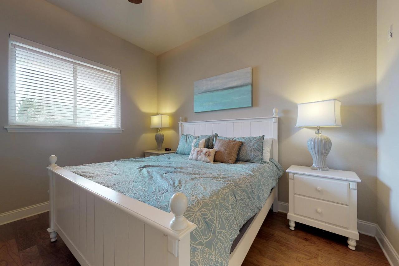 Alerio Condos Destin Room photo