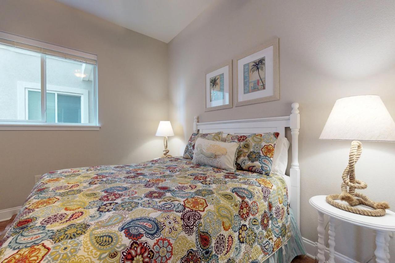 Alerio Condos Destin Room photo