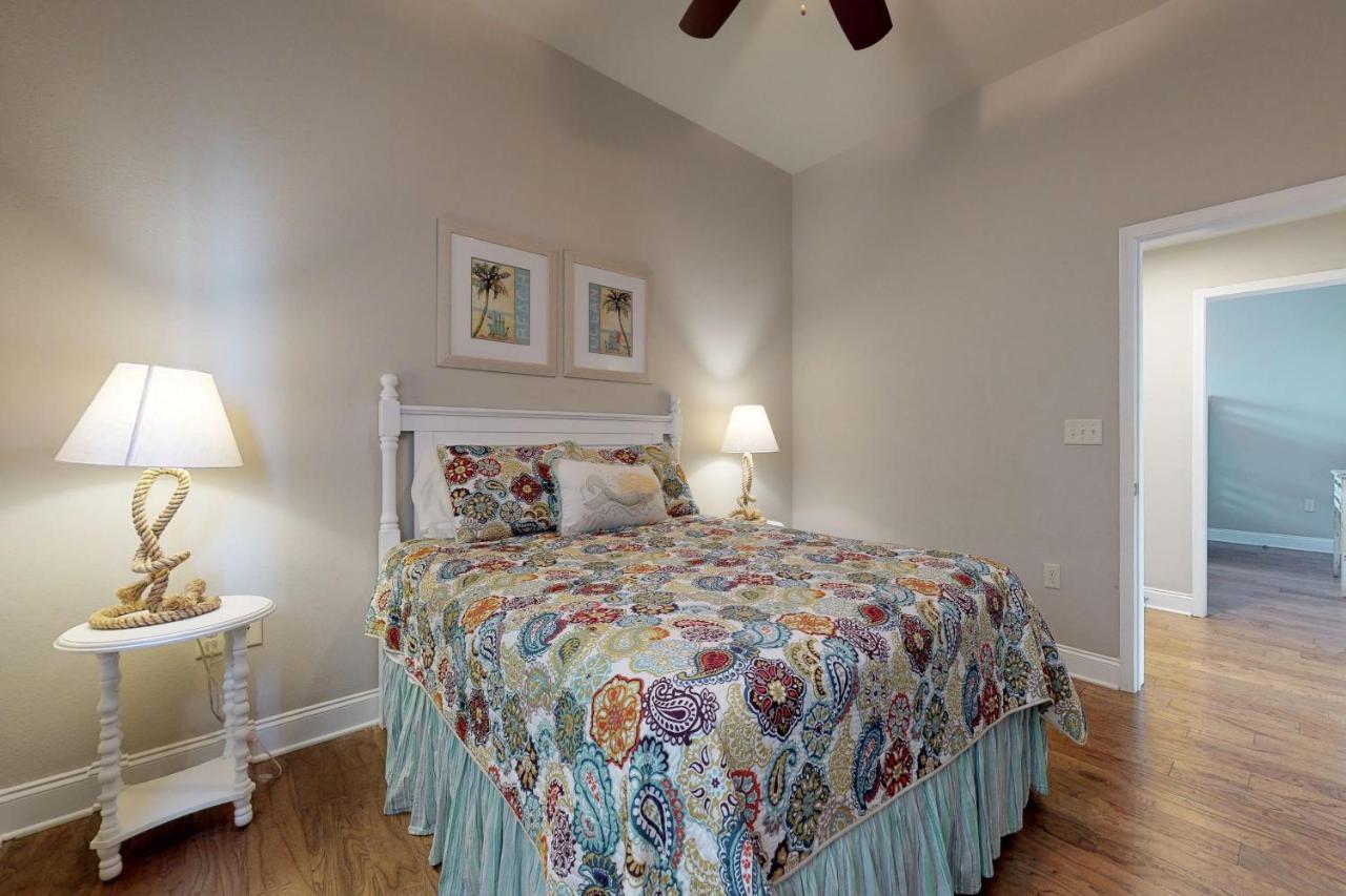 Alerio Condos Destin Room photo