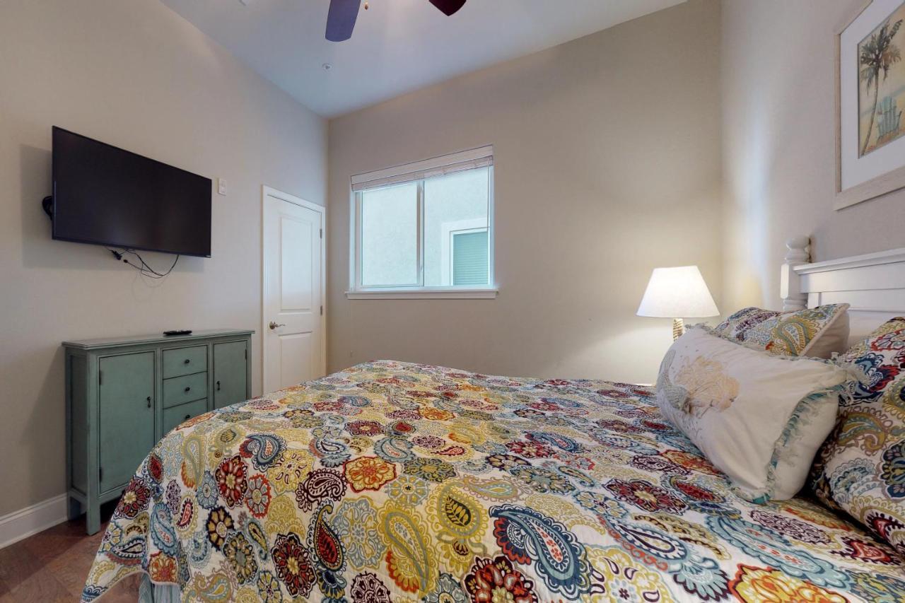 Alerio Condos Destin Room photo